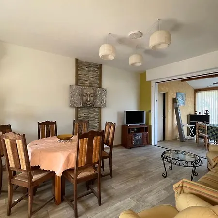 Prázdninový dům Elma Location Lestran *